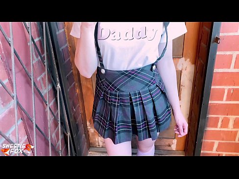 ❤️ Skoolmeisie suig haar piel diep en naai in plaas van klasse. ️❌ Pornovideo by ons