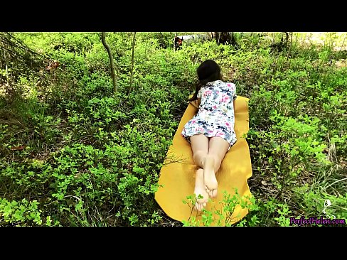 ❤️ Vreemdeling op Tinder masturbeer my poes en naai passievol in die bos ️❌ Pornovideo by ons