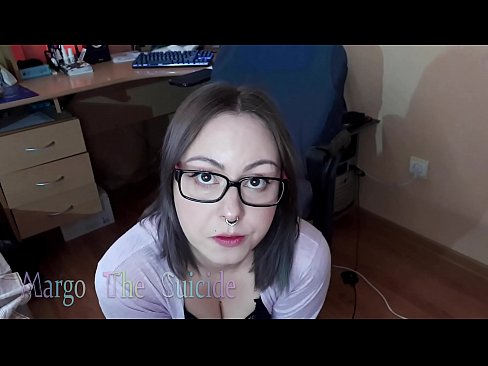 ❤️ Sexy meisie met bril suig dildo diep op kamera ️❌ Pornovideo by ons